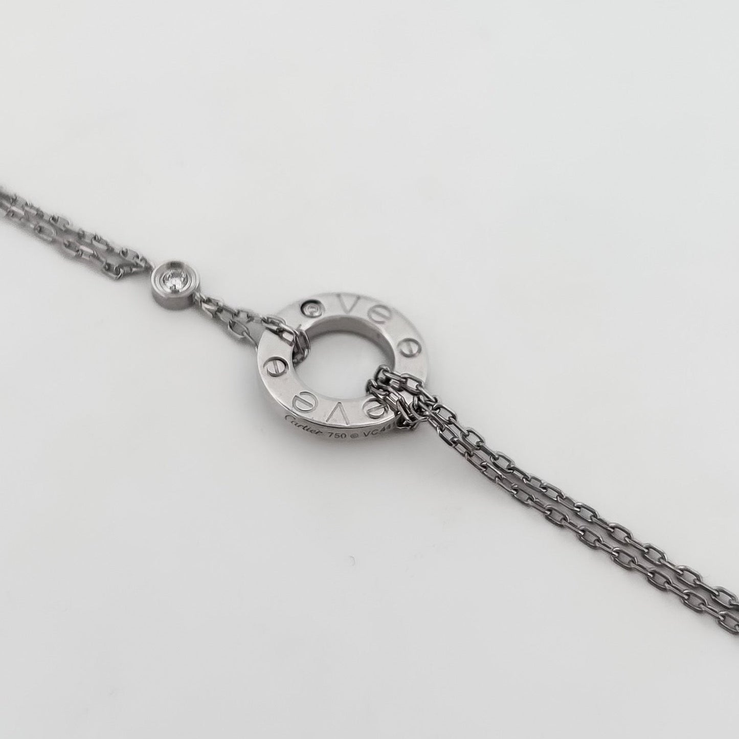 Pulsera de la prestigiosa firma Cartier realizada en oro blanco de 18kt. De la colección Cartier LOVE. Joyas Cartier al mejor precio certificada
