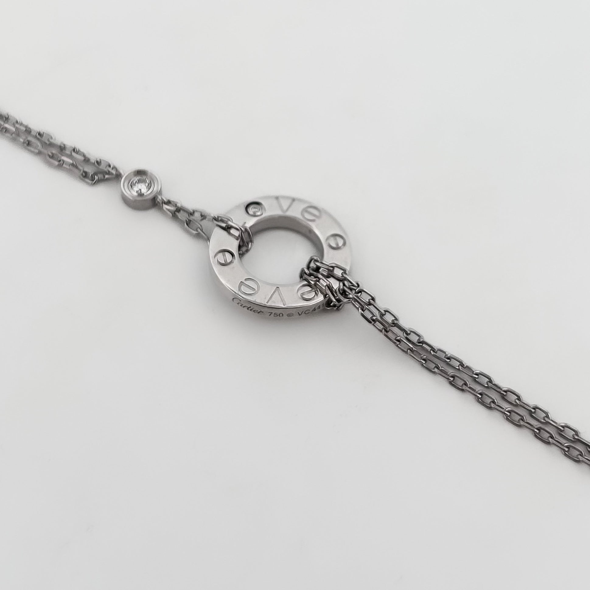 Pulsera de la prestigiosa firma Cartier realizada en oro blanco de 18kt. De la colección Cartier LOVE. Joyas Cartier al mejor precio certificada
