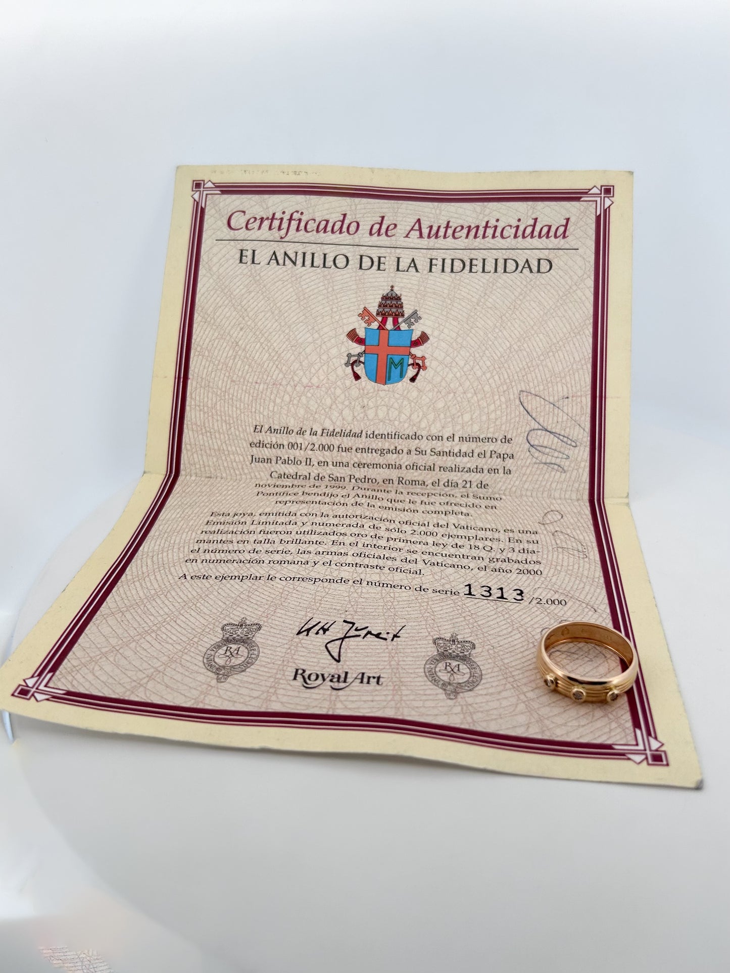 Comprar anillo de la fidelidad realizado en Oro amarillo de 18kt con 3 diamantes talla brillante. Anillo fidelidad oro y diamantes con certificado.

