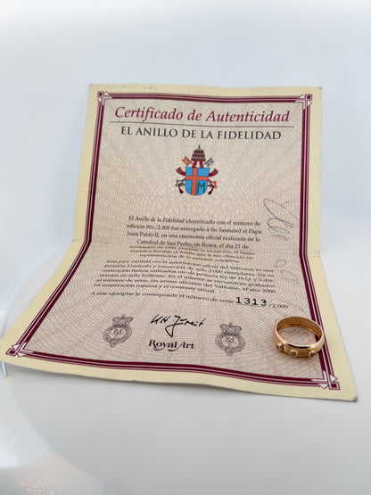 Comprar anillo de la fidelidad realizado en Oro amarillo de 18kt con 3 diamantes talla brillante. Anillo fidelidad oro y diamantes con certificado.

