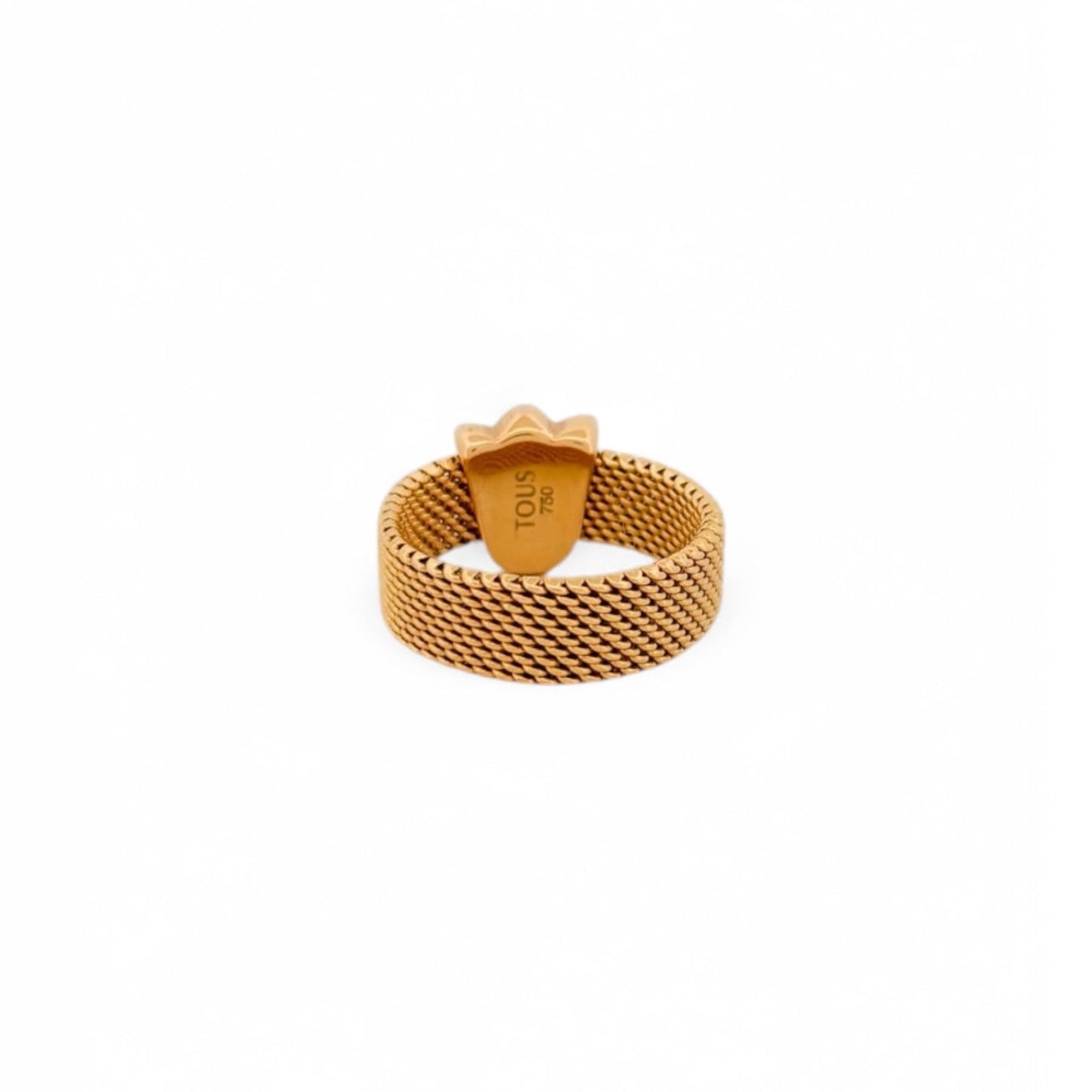 Anillo original de Tous realizado con el característico tejido de malla en oro amarillo de 18kt con el característico tulipán de la firma. Joyas de Tous al mejor precio.