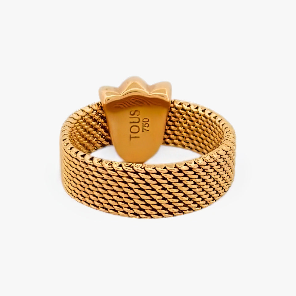 Anillo original de Tous realizado con el característico tejido de malla en oro amarillo de 18kt con el característico tulipán de la firma. Joyas de Tous al mejor precio.