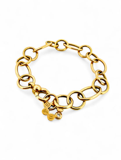 Pulsera original de la firma RABAT realizada de oro amarillo de 18kt y eslabones con forma circular de diferentes medidas intercaladas y flor con detalle de bri…

