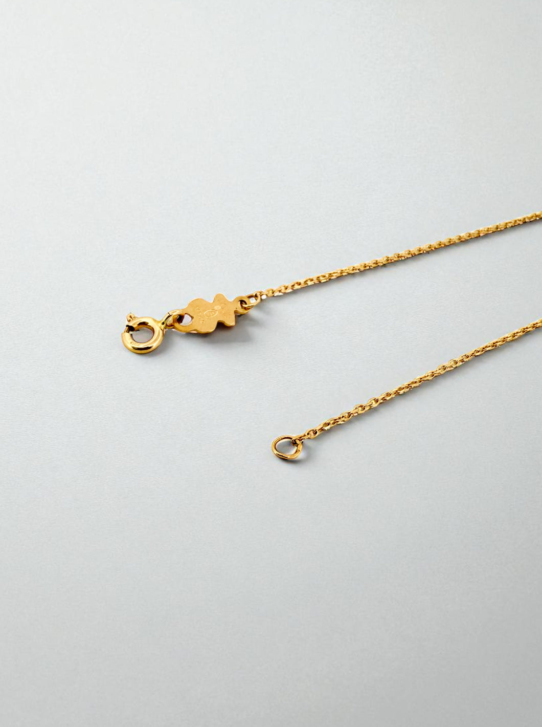 Comprar collar original de la firma Tous de oro amarillo de 18kt con cadena forzada y colgante en forma de corazón. Joyas Tous baratas. Envío gratis.

