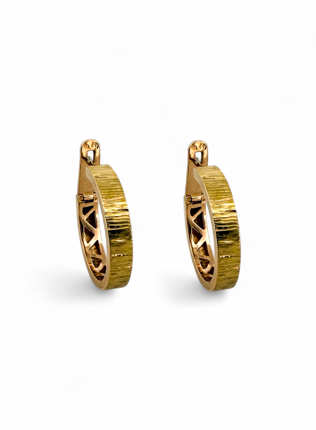 Comprar pendientes aros oro amarillo 18kt. Pendientes de oro de 18kt baratos. Joyería Ian'Or. Envío gratis. Donde comprar y vender oro al mejor precio.

