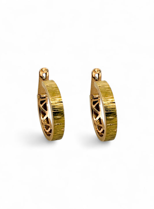 Comprar pendientes aros oro amarillo 18kt. Pendientes de oro de 18kt baratos. Joyería Ian'Or. Envío gratis. Donde comprar y vender oro al mejor precio.

