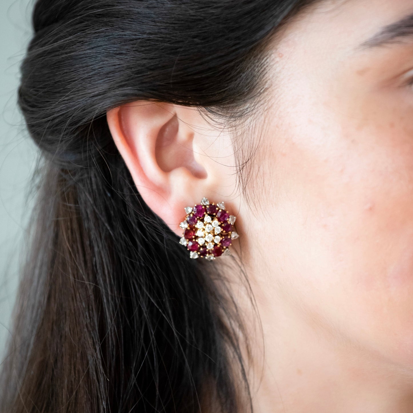 Comprar pendientes de oro amarillo de 18kt con 20 diamantes y 10 rubíes talla brillante en cada pendiente. Joyas segunda mano. Joyas restauradas. Envío gratis.