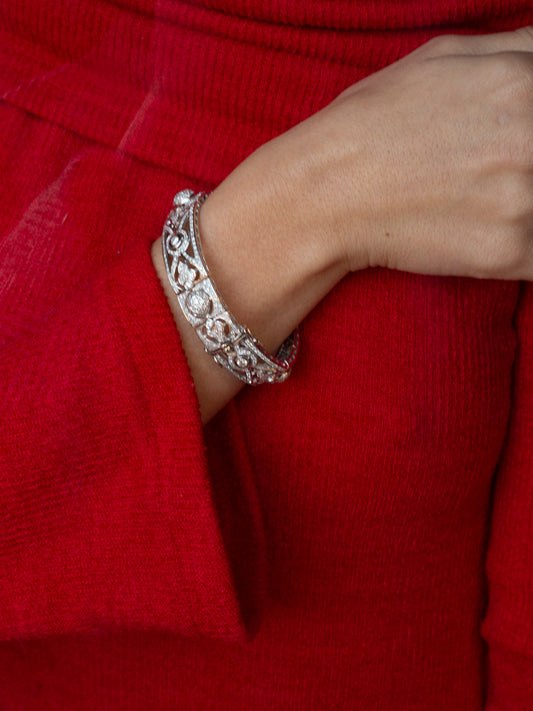 Comprar pulsera con formas geométricas realizada en oro blanco de 18kt con diamantes talla brillante. Joyas con diamantes baratas en Barcelona. Envío gratis.