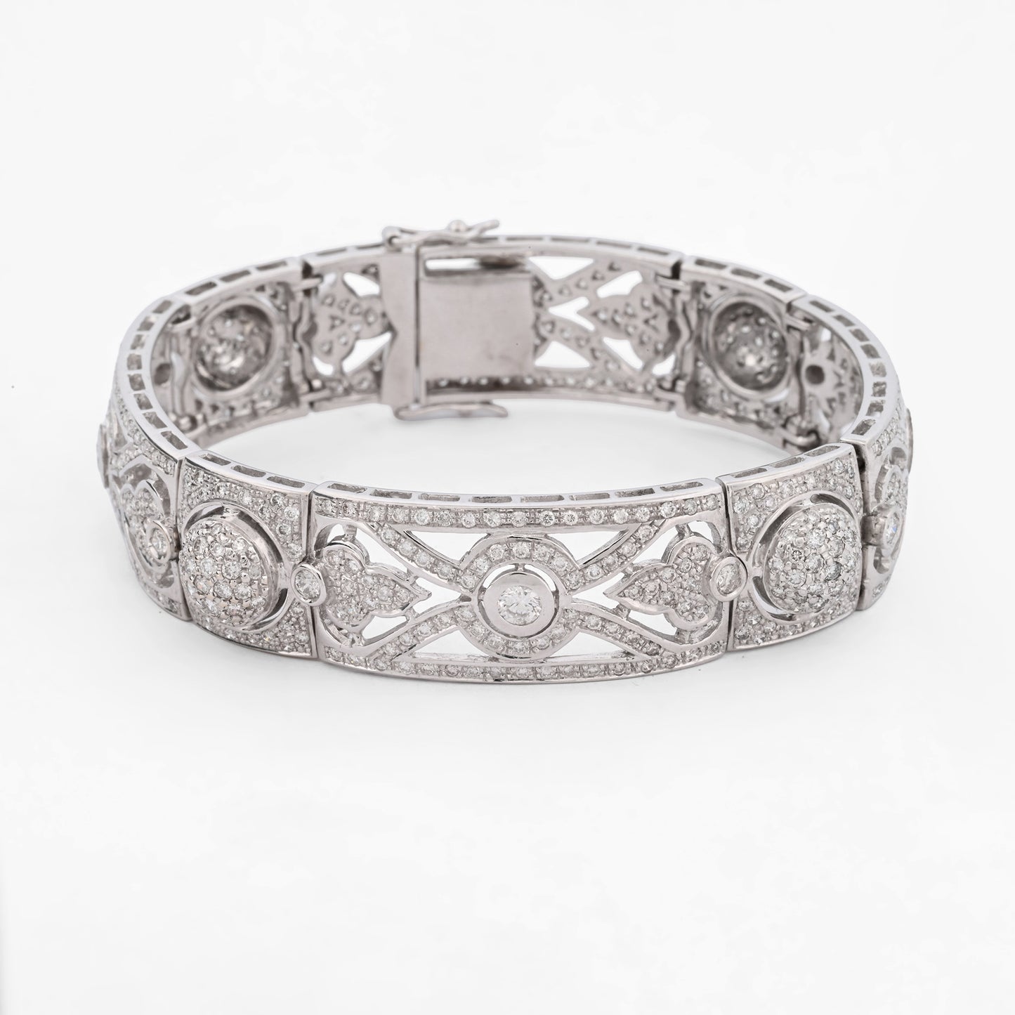 Comprar pulsera con formas geométricas realizada en oro blanco de 18kt con diamantes talla brillante. Joyas con diamantes baratas en Barcelona. Envío gratis.