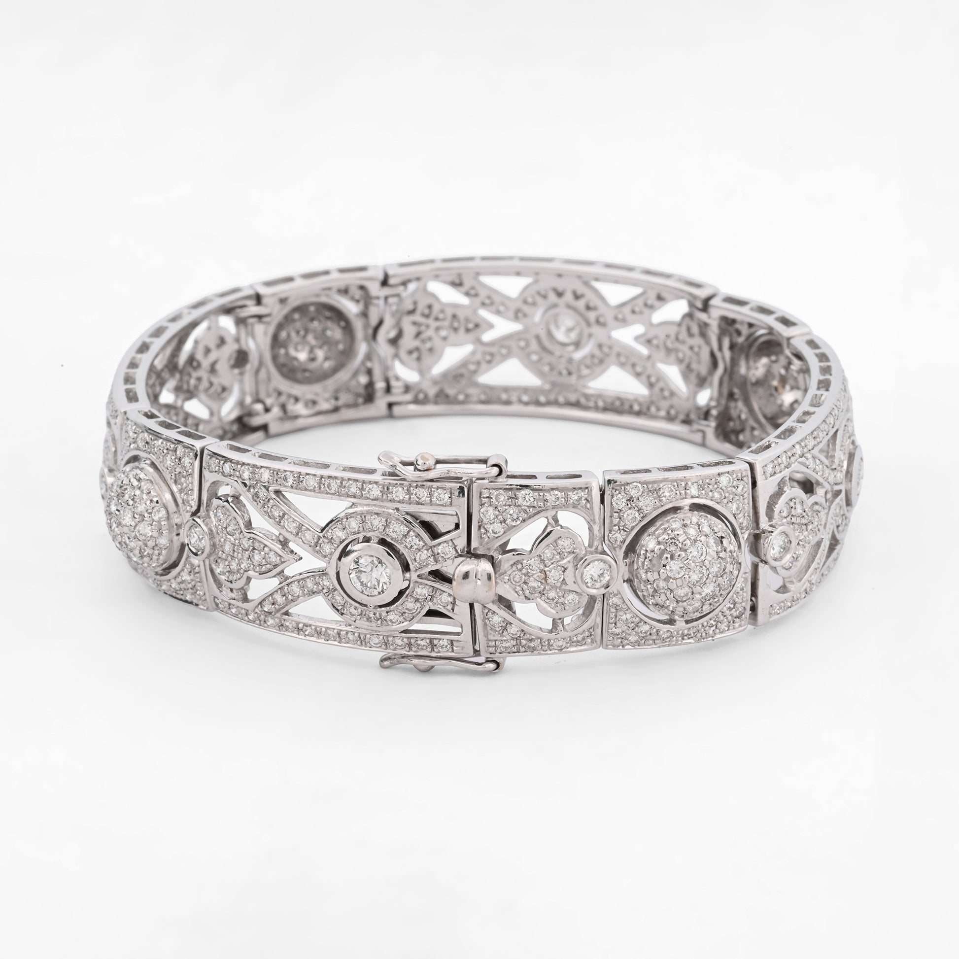 Comprar pulsera con formas geométricas realizada en oro blanco de 18kt con diamantes talla brillante. Joyas con diamantes baratas en Barcelona. Envío gratis.