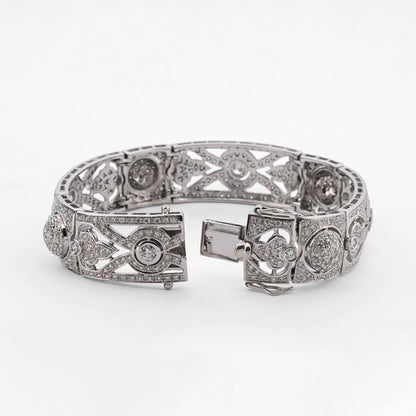 Comprar pulsera con formas geométricas realizada en oro blanco de 18kt con diamantes talla brillante. Joyas con diamantes baratas en Barcelona. Envío gratis.