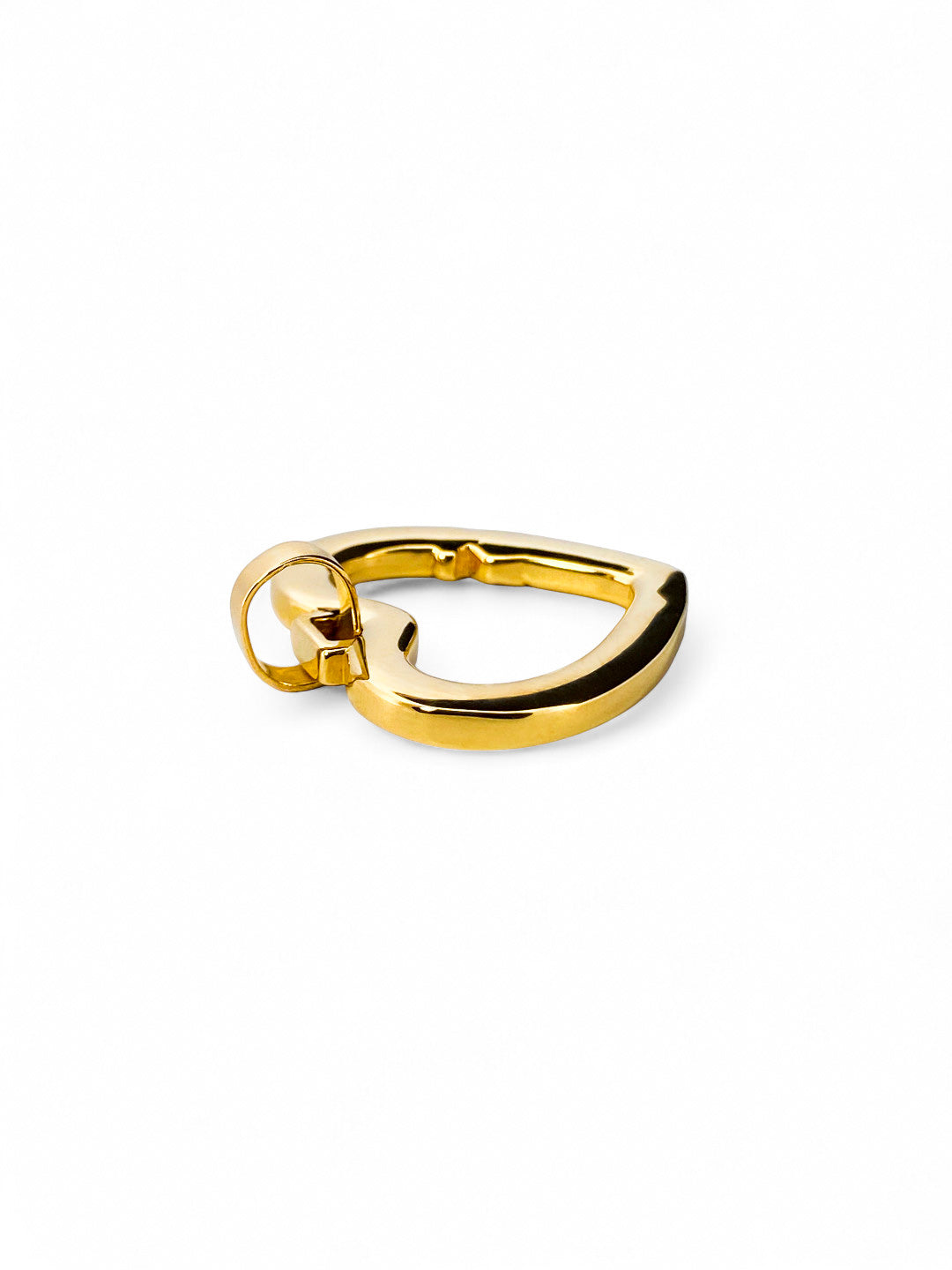 Comprar Colgante  TOUS en forma de corazón realizado en oro amarillo de 18kt. Congrabado del icónico osito de la marc  y la palabra Amor. Venta de joyas Tous segunda mano