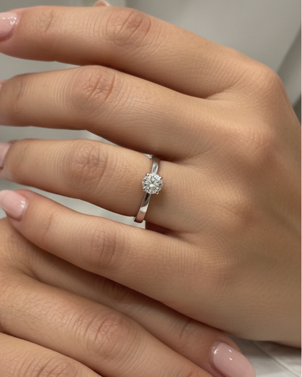 comprar Solitario de la firma RABAT en oro amarillo de 18kt con un diamante talla brillante con engaste en 4 grapas de 0,40ct el interio . Joyas Rabat al mejor precio. Envío GRATIS.