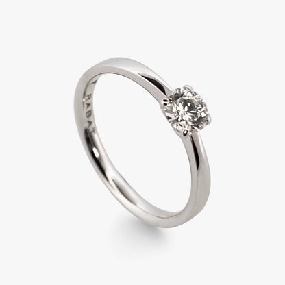 Comprar Solitario de la firma RABAT en oro blanco de 18kt con un diamante talla brillante con engaste en 4 grapas de 0,40ct el interio . Joyas Rabat al mejor precio. Envío GRATIS.