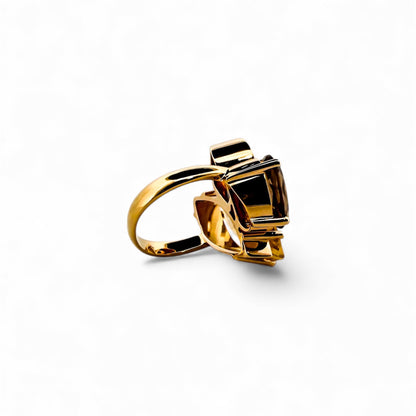 Comprar anillo realizado en oro amarillo de 18kt con citrino central y diamantes talla brillante y marquesa alrededor de el y en los brazos. Envío GRATIS.