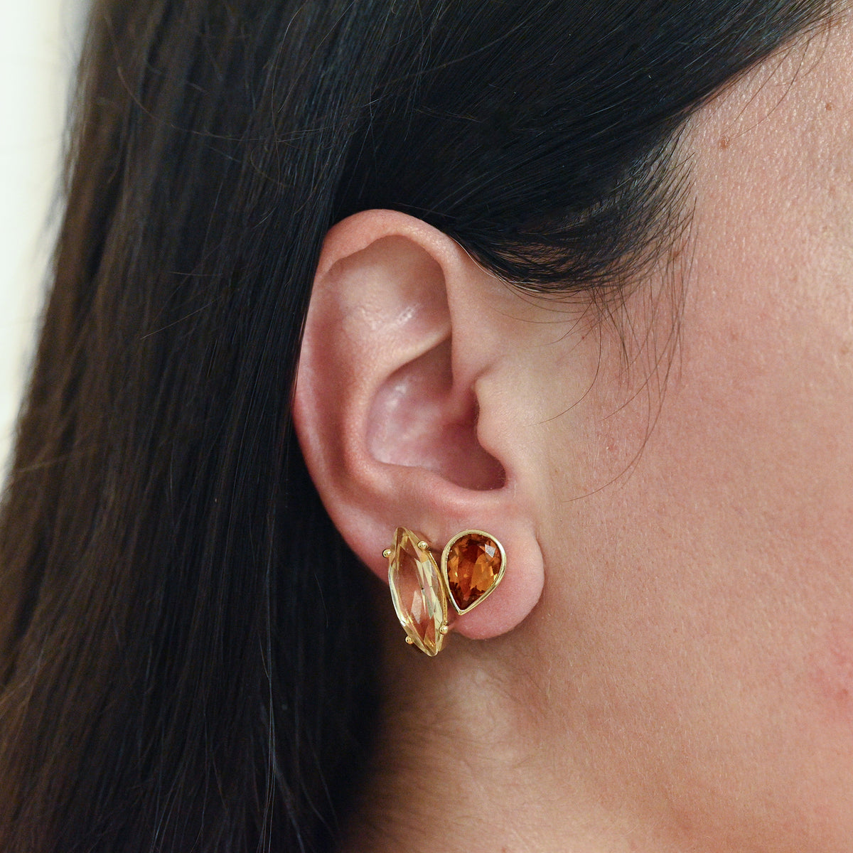 Pendientes realizados en oro amarillo con 2 citrinos talla maquise y per con cierre tipo omega. Envío GRATIS. Joyas de oro con citrinos  al mejor precio