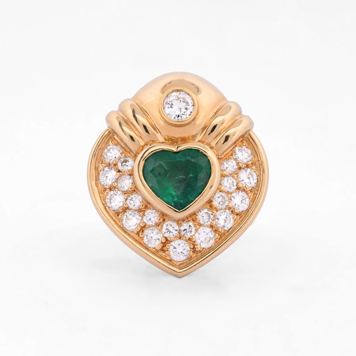 Anillo vintage tipo romántico realizado en oro amarillo de 18lt en forma de corazón con esmeralda central talla corazón y pave de diamantes. Envío gratis