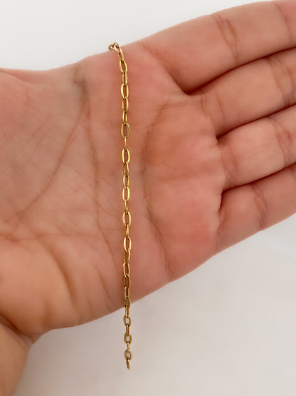 Comprar cadena forzada realizada en oro amarillo de 18kt con cierre tipo reasa. La cadena mide 52cm largo con un grosor de 1,62mm. Cadenas de oro de 18kt al mejor precio en Barcelona.