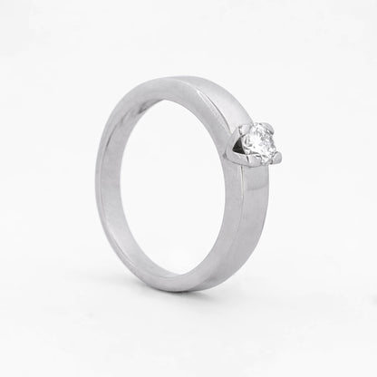 Solitario realizado en oro blanco y diamante. Joyas de segunda mano baratas. Joyas restauradas. Joyería Ian'Or. Envío gratis. Joyería Ian'Or Barcelona