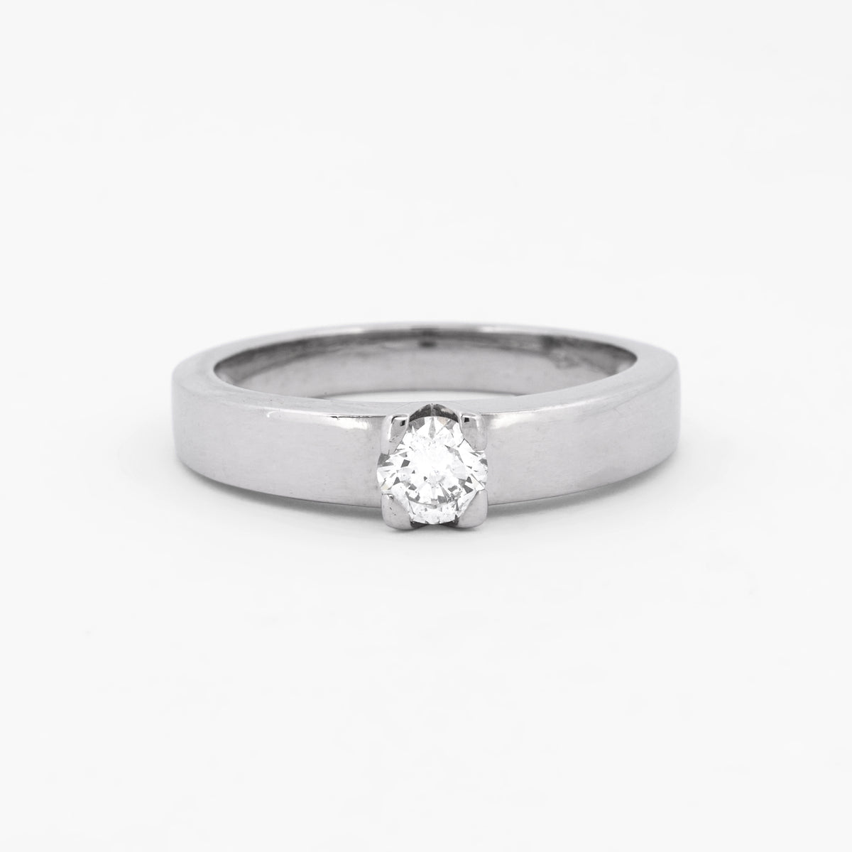 Solitario realizado en oro blanco y diamante. Joyas de segunda mano baratas. Joyas restauradas. Joyería Ian'Or. Envío gratis. Joyería Ian'Or Barcelona