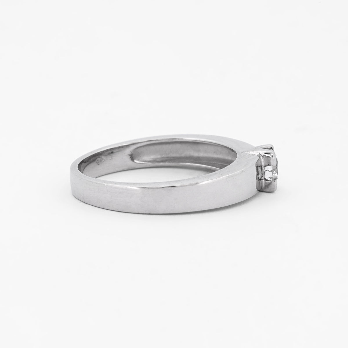 Solitario realizado en oro blanco y diamante. Joyas de segunda mano baratas. Joyas restauradas. Joyería Ian'Or. Envío gratis. Joyería Ian'Or Barcelona