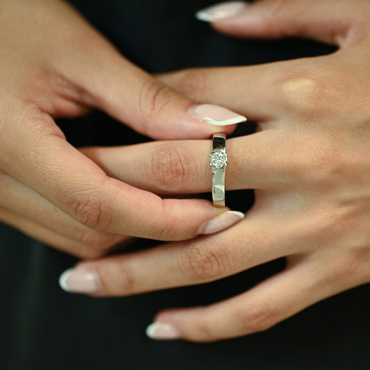 Solitario realizado en oro blanco y diamante. Joyas de segunda mano baratas. Joyas restauradas. Joyería Ian'Or. Envío gratis. Joyería Ian'Or Barcelona