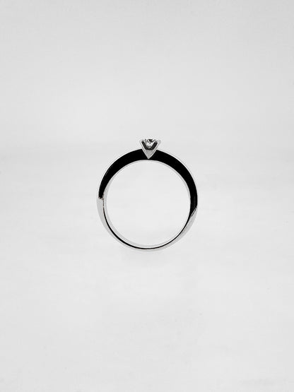 Solitario realizado en oro blanco y diamante. Joyas de segunda mano baratas. Joyas restauradas. Joyería Ian'Or. Envío gratis. Joyería Ian'Or Barcelona