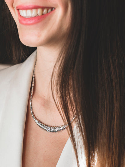 Gargantilla antigua realizada en oro blanco de 18kt con engaste central de 17 brillantes. Joyas vintage de lujo al mejor precio. Joyas antiguas de oro 18kt