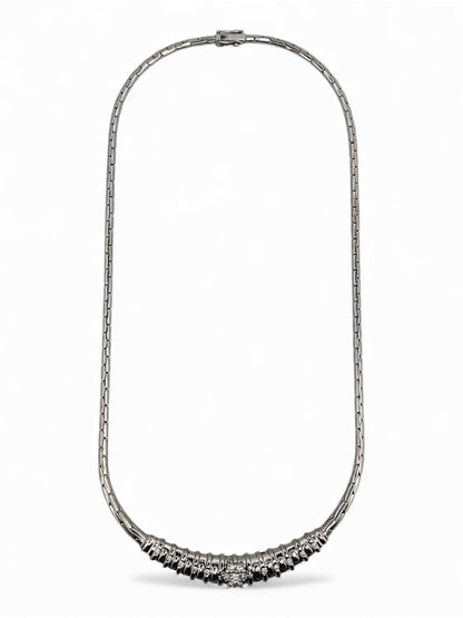 Gargantilla antigua realizada en oro blanco de 18kt con engaste central de 17 brillantes. Joyas vintage de lujo al mejor precio. Joyas antiguas de oro 18kt