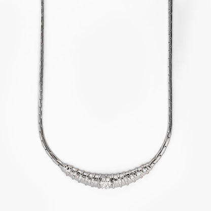 Gargantilla antigua realizada en oro blanco de 18kt con engaste central de 17 brillantes. Joyas vintage de lujo al mejor precio. Joyas antiguas de oro 18kt