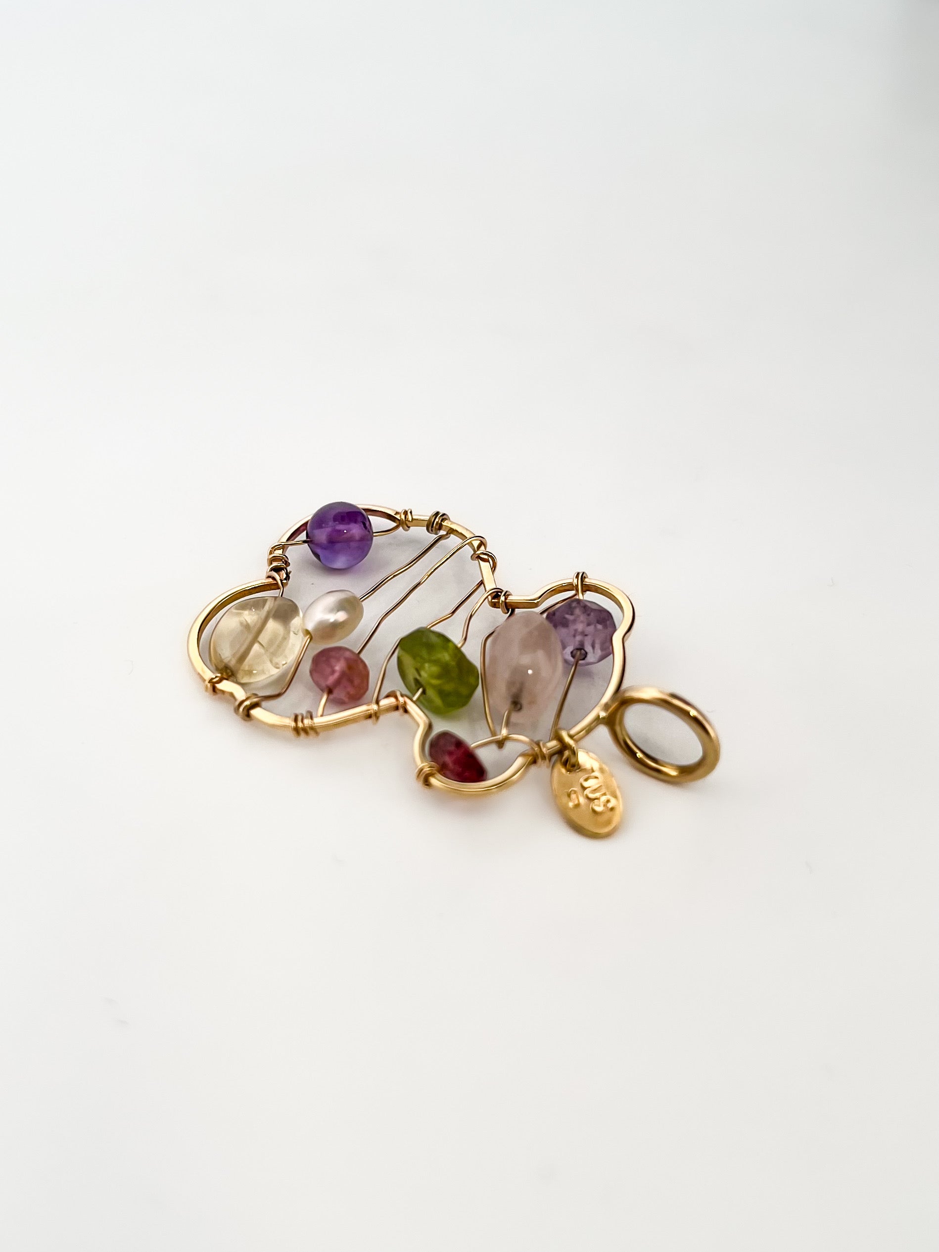 Comprar colgante TOUS de oro amarillo de 18kt con forma de osito y piedras de colores. Joyas Tous segunda mano. Restauramos joyas para darles una nueva vida.