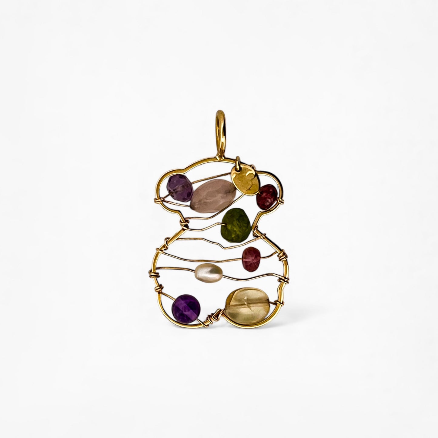 Comprar colgante TOUS de oro amarillo de 18kt con forma de osito y piedras de colores. Joyas Tous segunda mano. Restauramos joyas para darles una nueva vida.