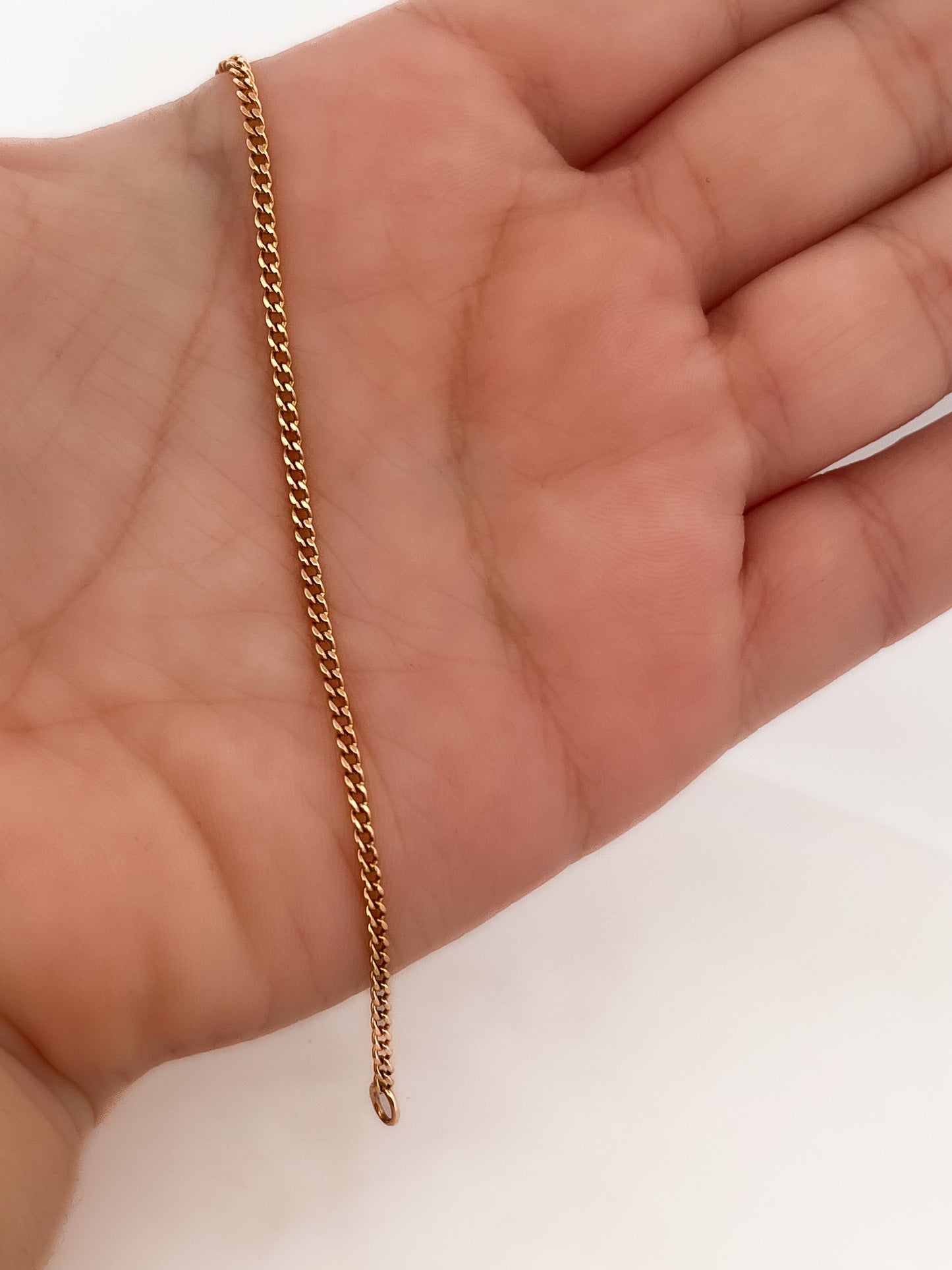 Comprar cadena barbada realizada en oro amarillo de 18kt. Esta cadena dispone de cierre tipo reasa. Joya unisex. Joyas acondicionadas. Envío GRATIS. Ian'Or.