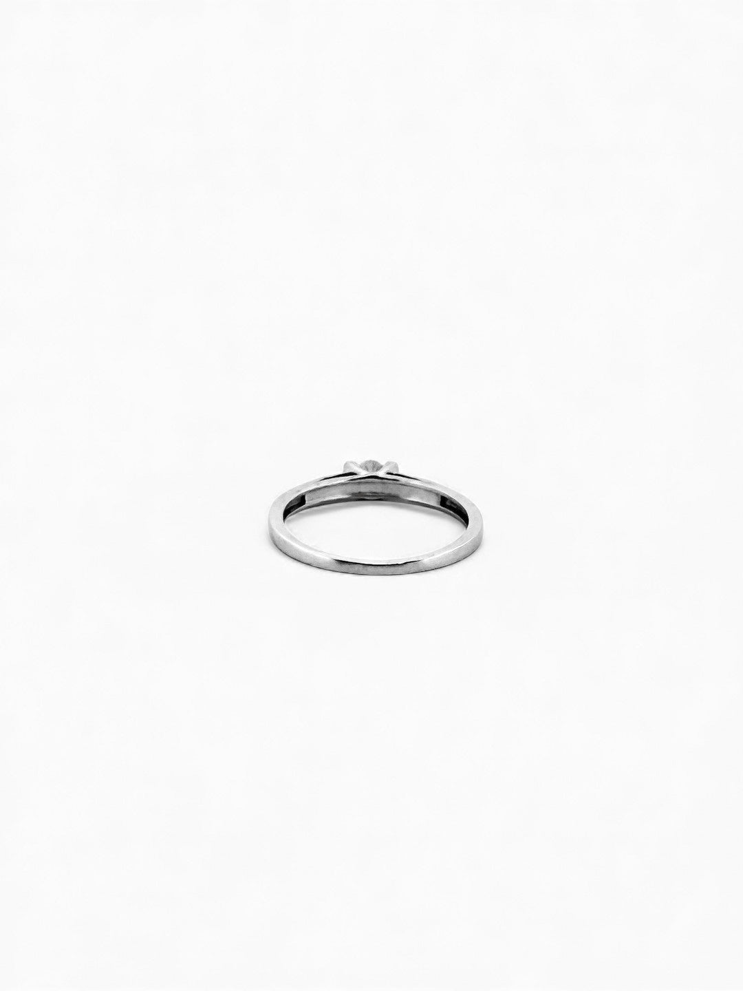 Solitario realizado en oro blanco y diamante. Joyas de segunda mano baratas. Joyas restauradas. Joyería Ian'Or. Envío gratis. Joyería Ian'Or Barcelona