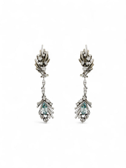 Comprar pendientes vintage largos realizados en oro blanco de 18kt. Cierre omega. Joyas vintage y antigua restauradas al mejor precio.