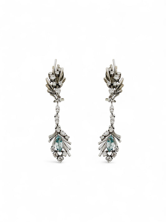 Comprar pendientes vintage largos realizados en oro blanco de 18kt. Cierre omega. Joyas vintage y antigua restauradas al mejor precio.