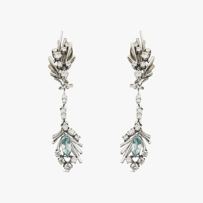 Comprar pendientes vintage largos realizados en oro blanco de 18kt. Cierre omega. Joyas vintage y antigua restauradas al mejor precio.
