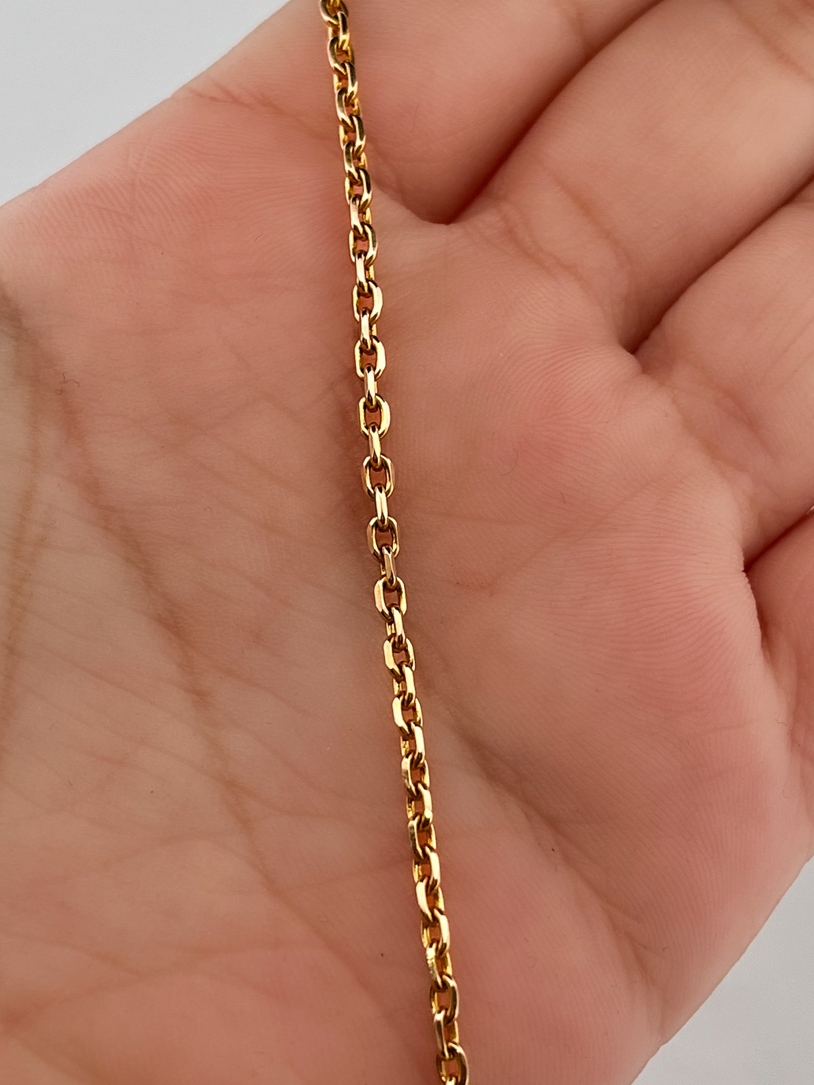 Comprar cadena forzada de oro amarillo de 18kt de 58cm de largo y 1,60mm de grosor, dispone de cierre tipo reasa. Cadenas forzadas de oro baratas