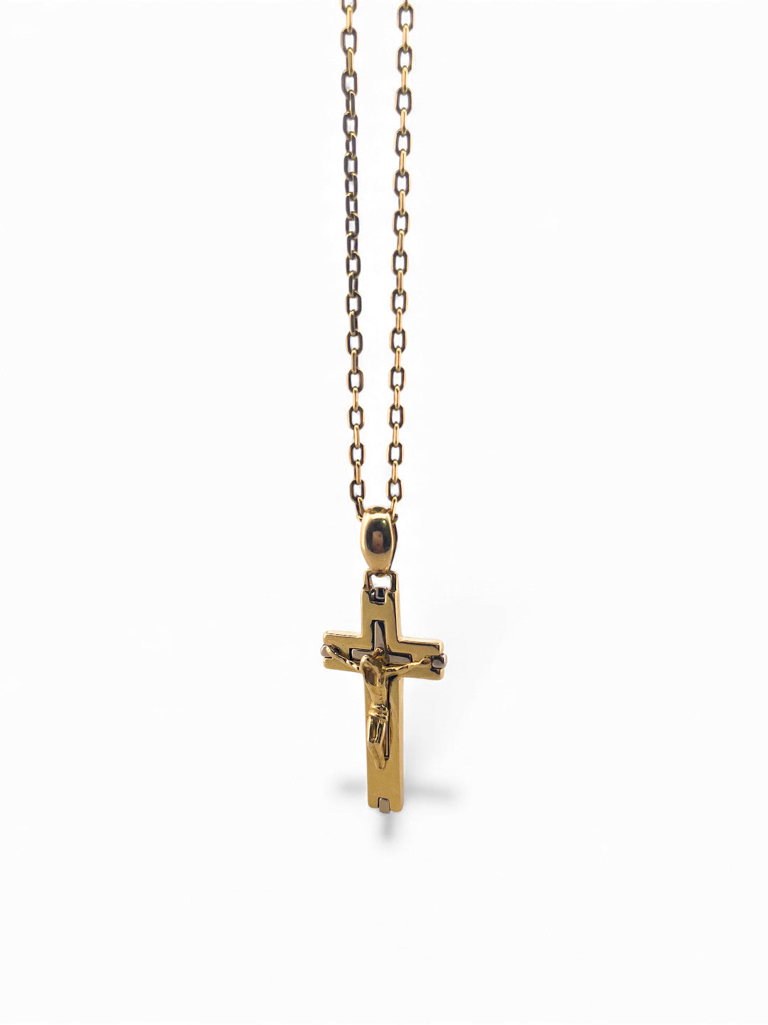 Comprar colgante cruz con cristo en oro amarillo de 18kt. Joyería Ian'Or. Joyas acondicionadas para una nueva vida. Envío gratis.