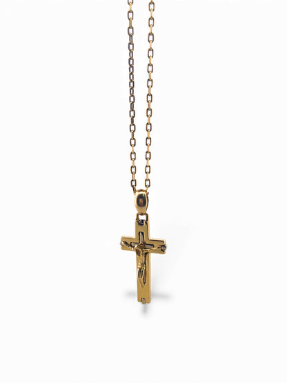 Comprar colgante cruz con cristo en oro amarillo de 18kt. Joyería Ian'Or. Joyas acondicionadas para una nueva vida. Envío gratis.