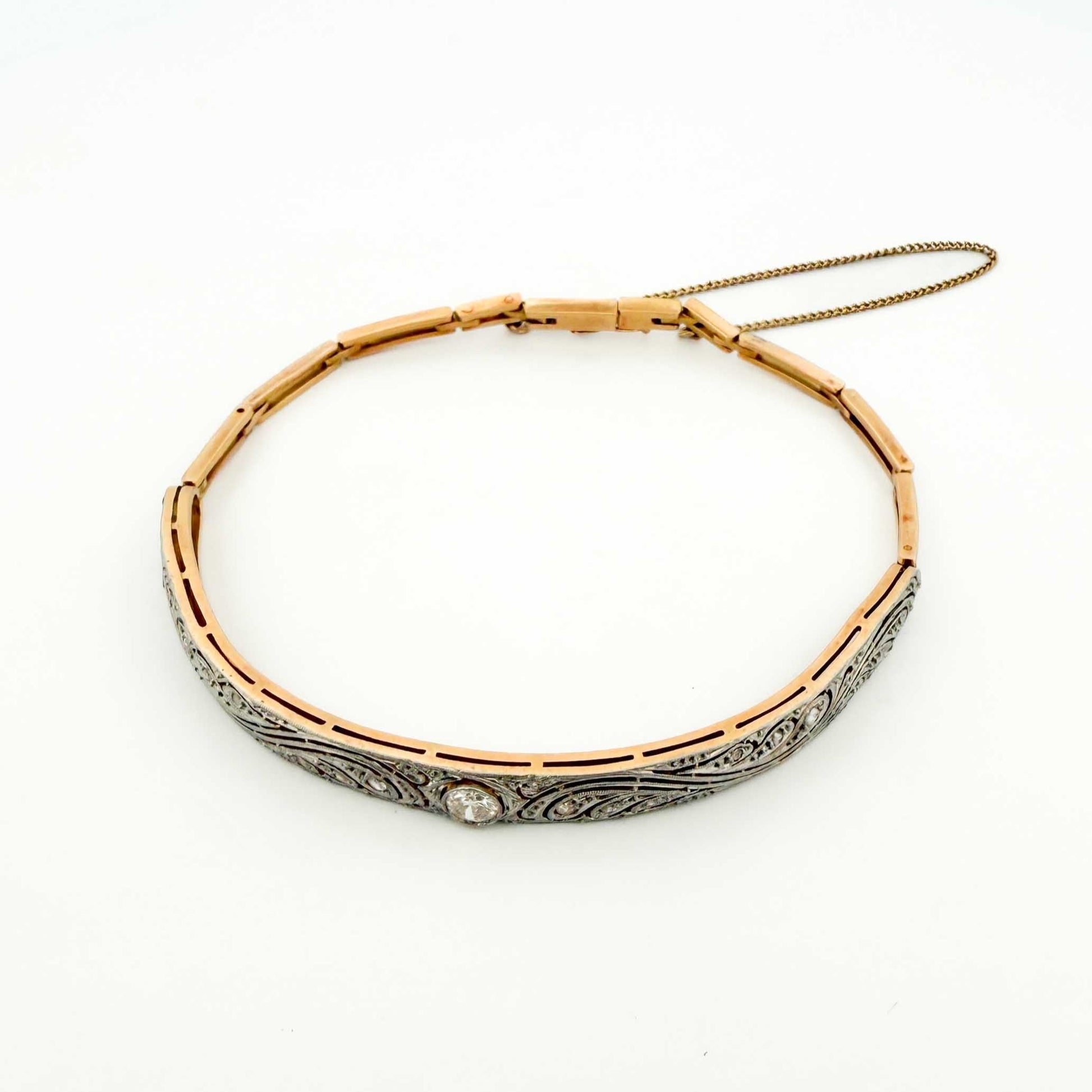 Comprar pulsera semirrígida Art Deco realizada en oro blanco de 18kt y platino con diamante central y diamantes talla antigua a lo largo de la pulsera. Ian'Or.