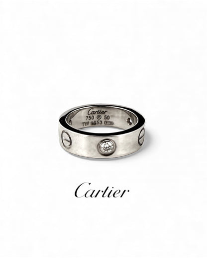 Anillo original de la prestigiosa firma Cartier de la colección LOVE realizada en oro blanco con engaste de 3 brillantes. Joyas Cartier Originales