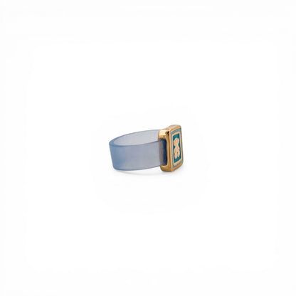 Comprar anillo original de Tous realizada en caucho y con 1 charm en el centro realizado en oro amarillo 18kt con detalles en oro y esmalte del iconico Osito de Tous.
