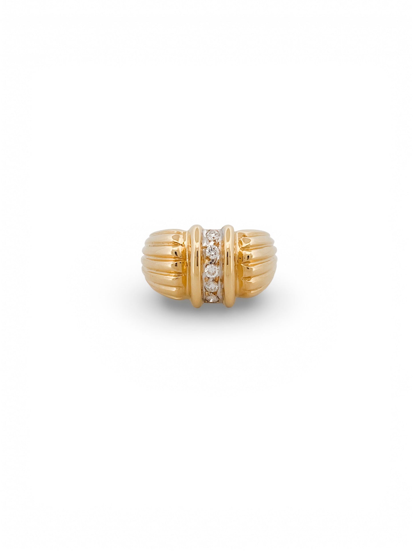 Comprar anillo realizado en oro amarillo de 18kt con una linea vertical de 5 brillantes en el centro.Joyeria Ian Or.