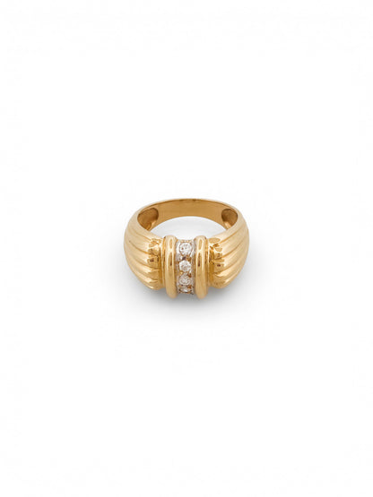 Comprar anillo realizado en oro amarillo de 18kt con una linea vertical de 5 brillantes en el centro.Joyeria Ian Or.