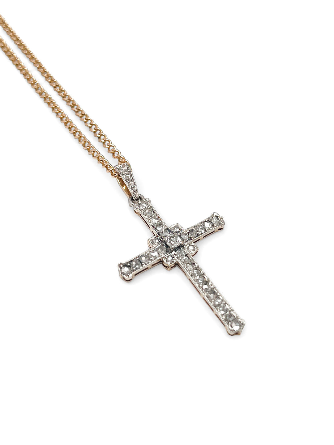 Comprar colgante en forma de cruz de oro blanco, con brillantes platinos. Joyería Compro Oro Barcelona. Ian'Or.