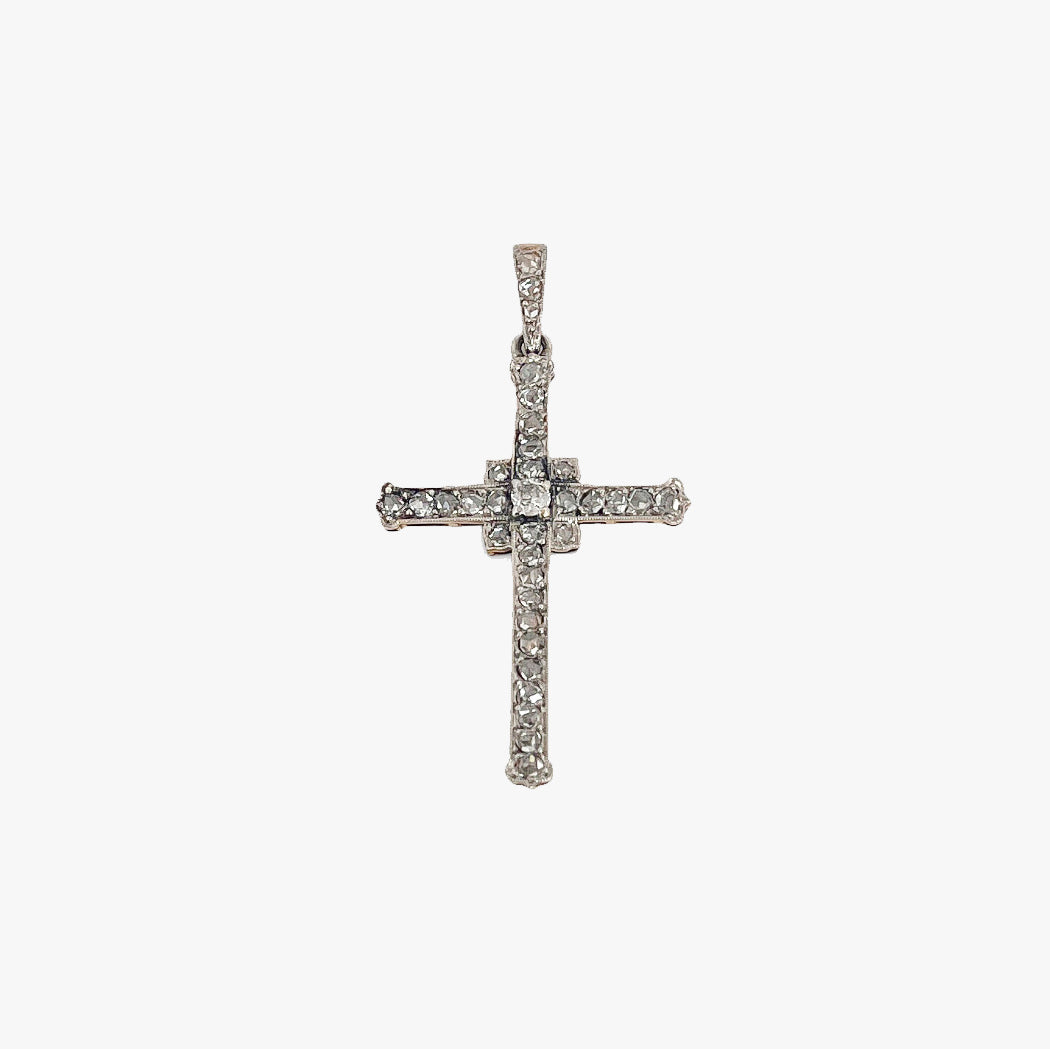 Cruz antigua realizada en platino oro amarillo y diamantes talla antigua. Cruces religiosas antiguas. Joyería Compro Oro Barcelona. Ian'Or.