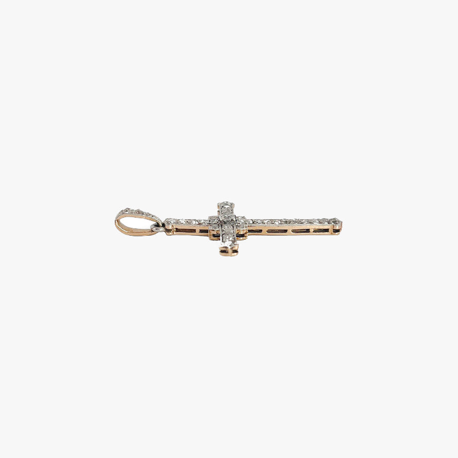 Cruz antigua realizada en platino oro amarillo y diamantes talla antigua. Cruces religiosas antiguas. Joyería Compro Oro Barcelona. Ian'Or.