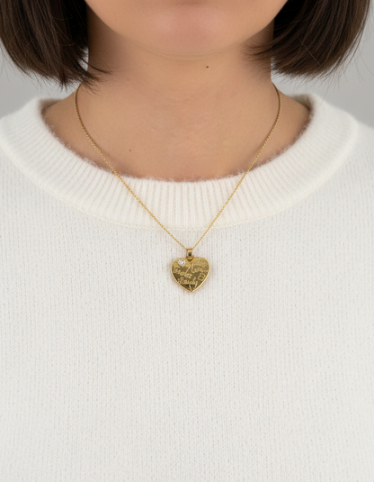 Comprar colgante de la firma TOUS en forma de corazón realizado en oro amarillo de 18kt con un pequeño corazón de diamante en la esquina.Tous en oro amarillo de 18kt. Venta de joyas Tous segunda mano. Ian'Or.