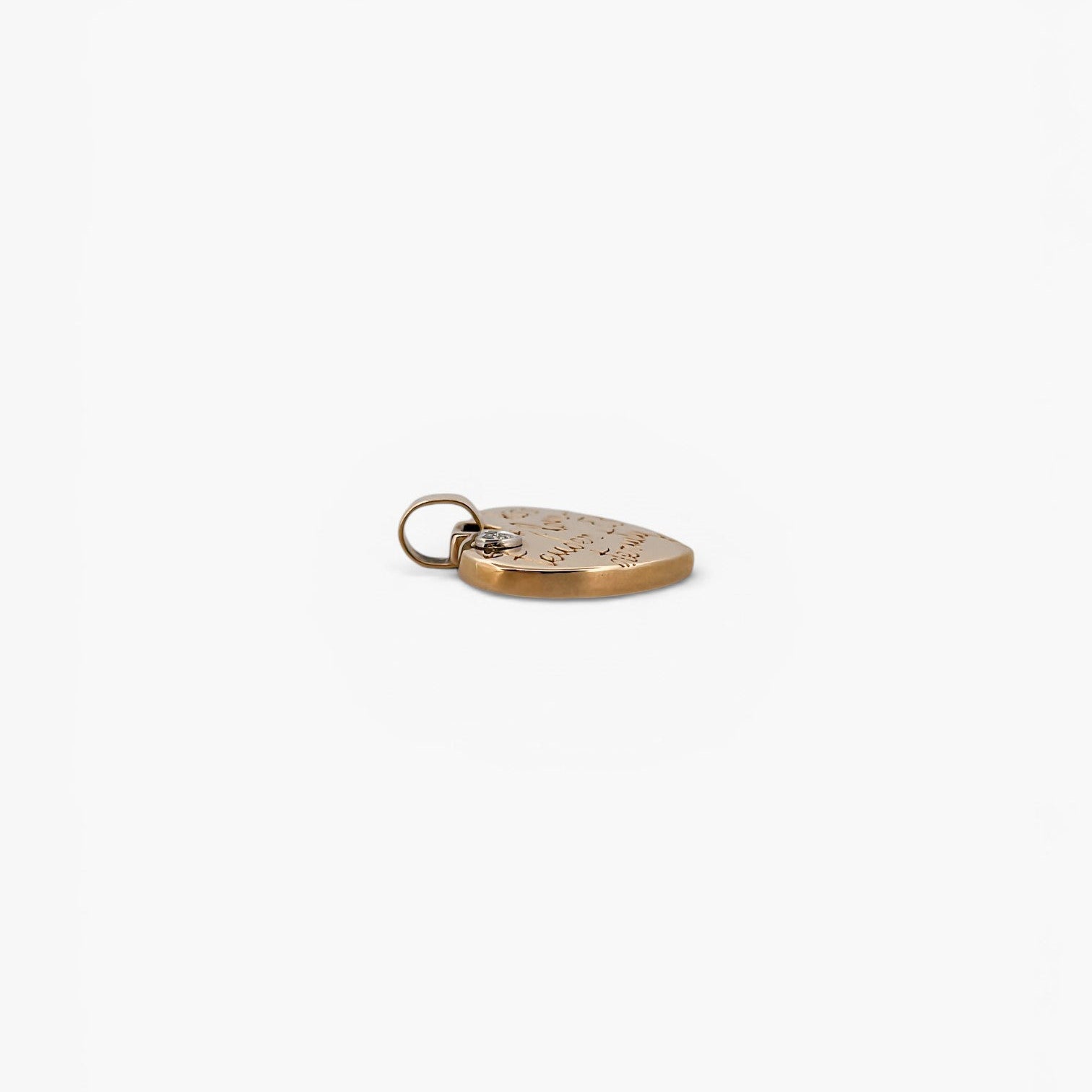 Comprar colgante de la firma TOUS en forma de corazón realizado en oro amarillo de 18kt con un pequeño corazón de diamante en la esquina.Tous en oro amarillo de 18kt. Venta de joyas Tous segunda mano. Ian'Or.